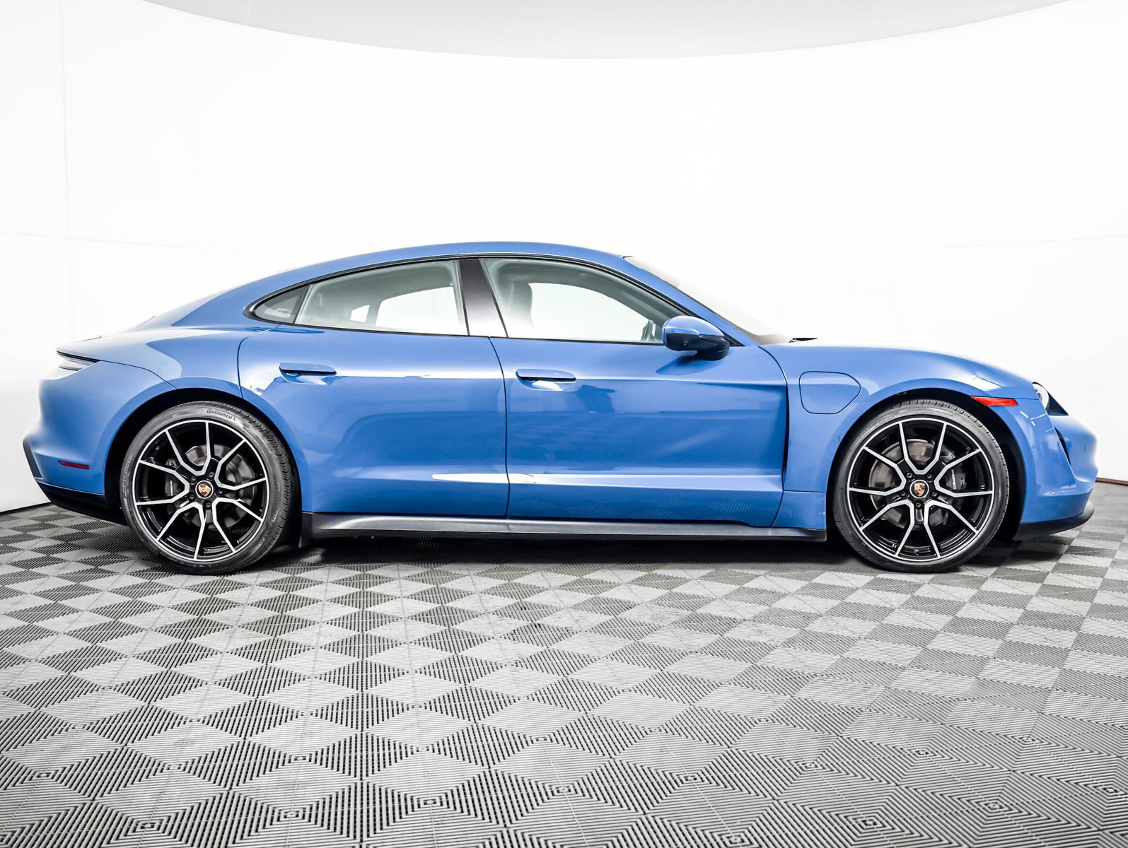 Certified 2023 Porsche Taycan RWD image 9