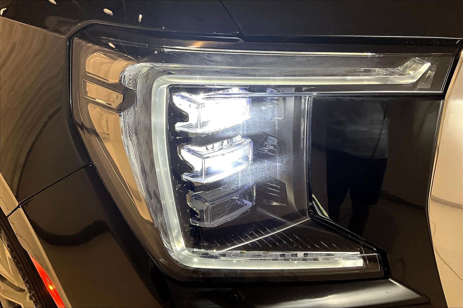 Used 2023 GMC Yukon XL Denali RWD image 31