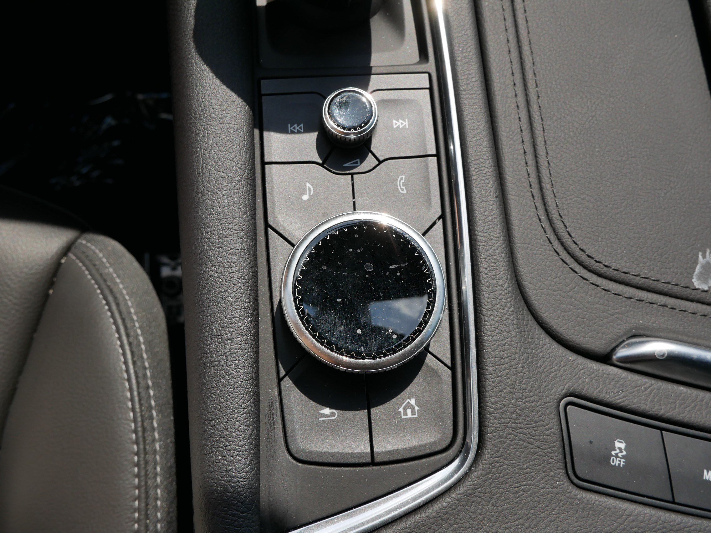 Used 2025 Cadillac XT6 Luxury FWD image 31