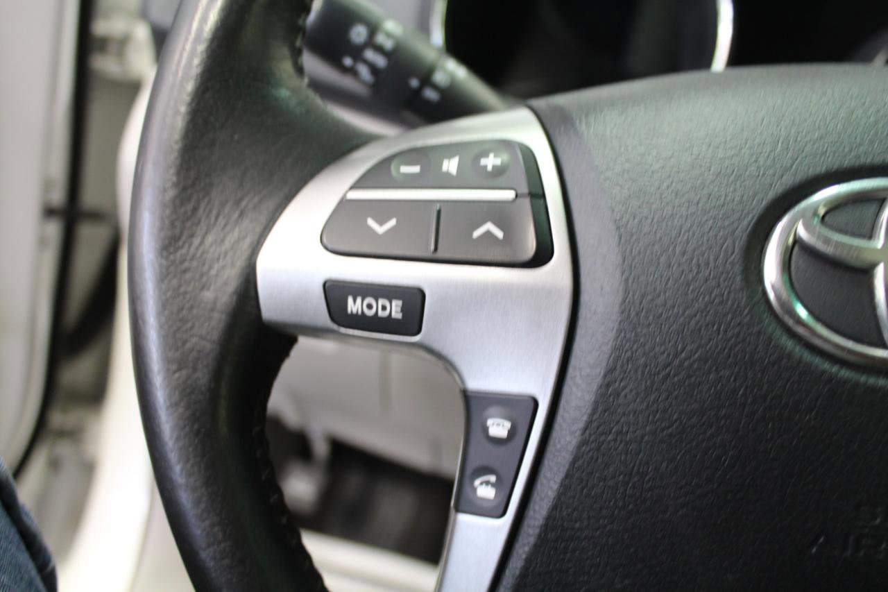 Used 2012 Toyota Highlander SE w/ Tow Pkg AWD/4WD image 9