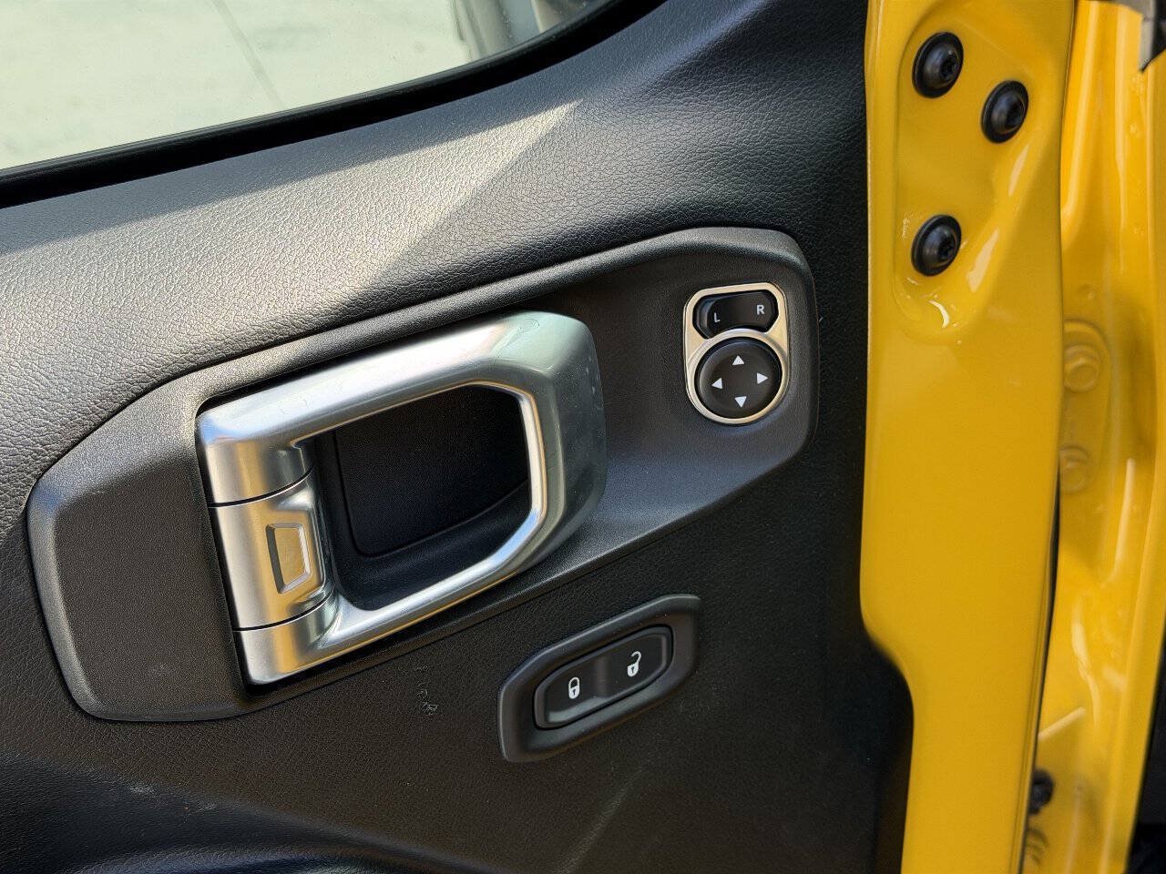 Used 2018 Jeep Wrangler Unlimited Sport S AWD/4WD image 23
