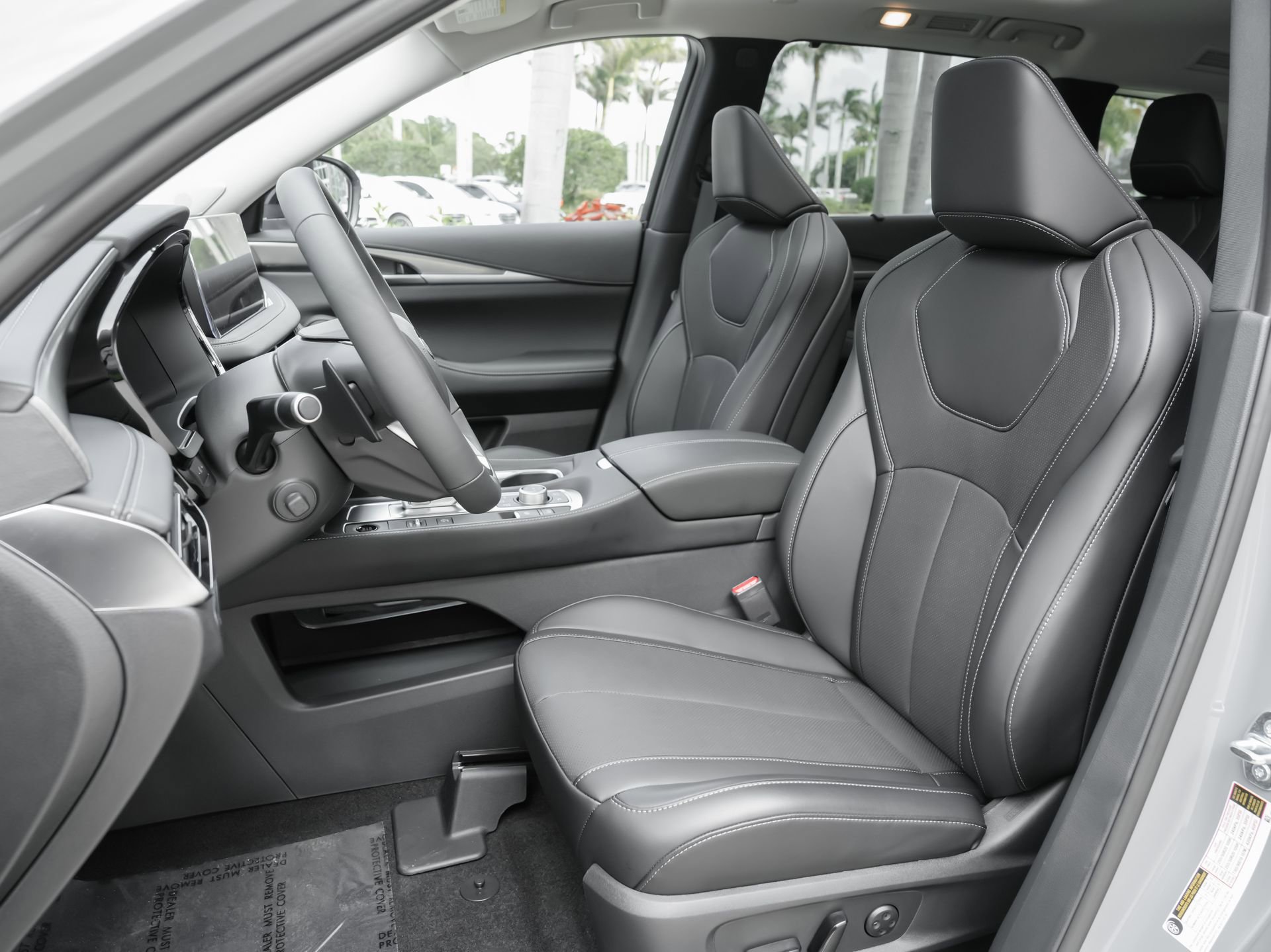 Certified 2026 INFINITI QX60 Luxe w/ Cargo Package FWD image 8