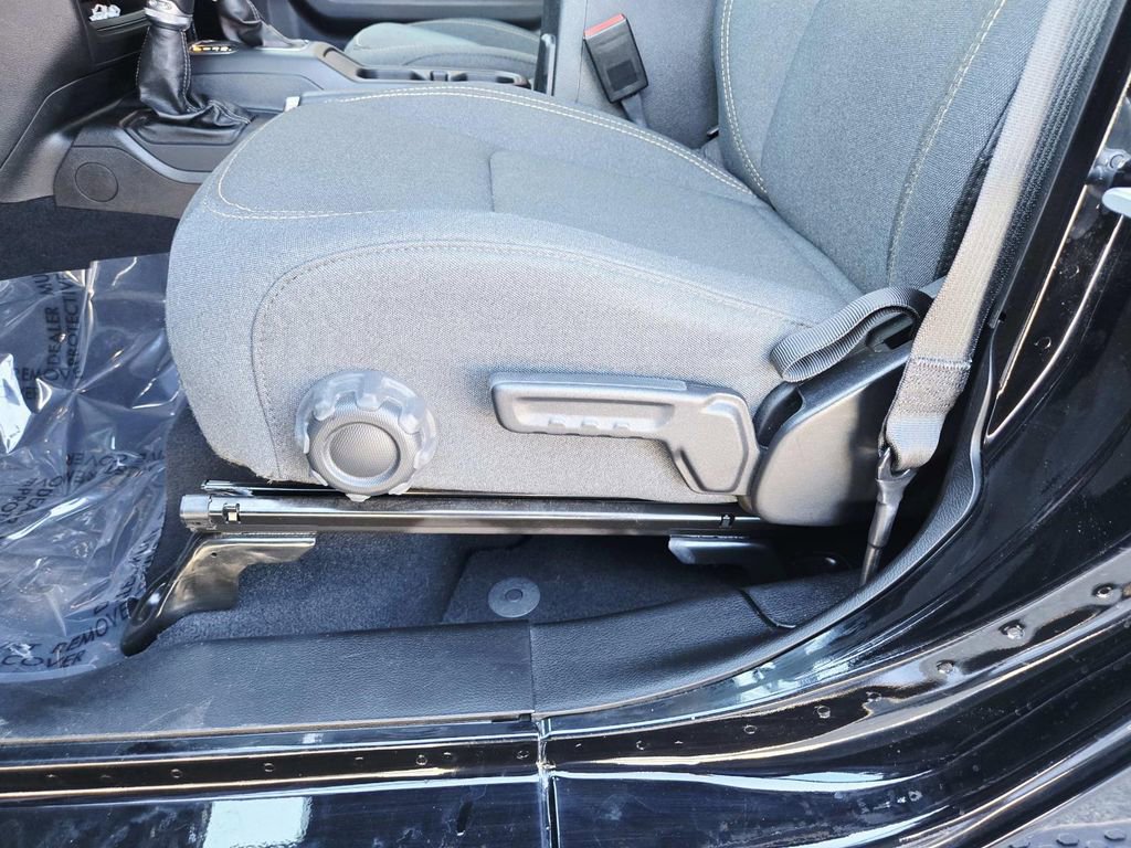 Used 2025 Jeep Wrangler Unlimited Sahara image 37