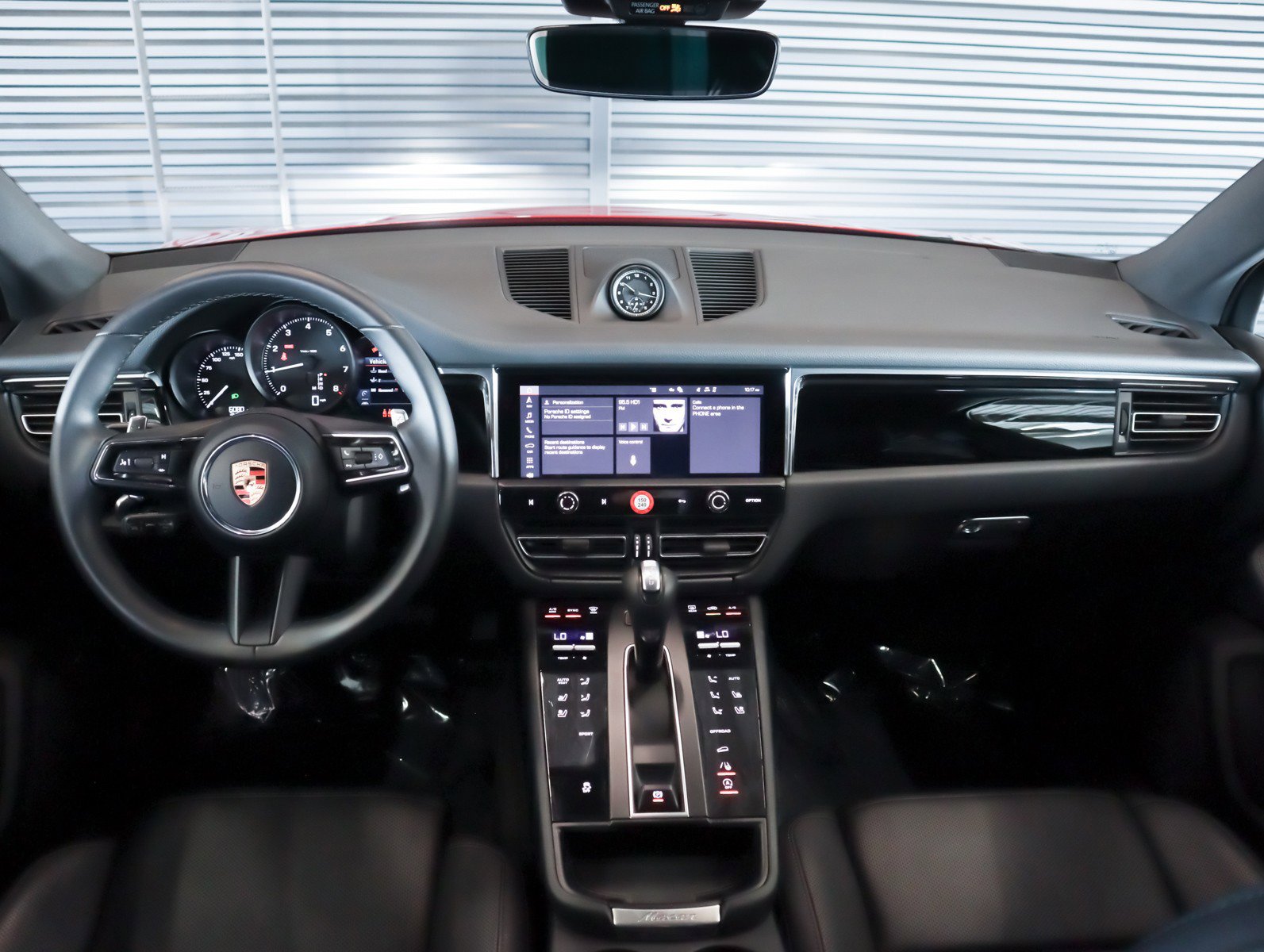 Used 2025 Porsche Macan image 12