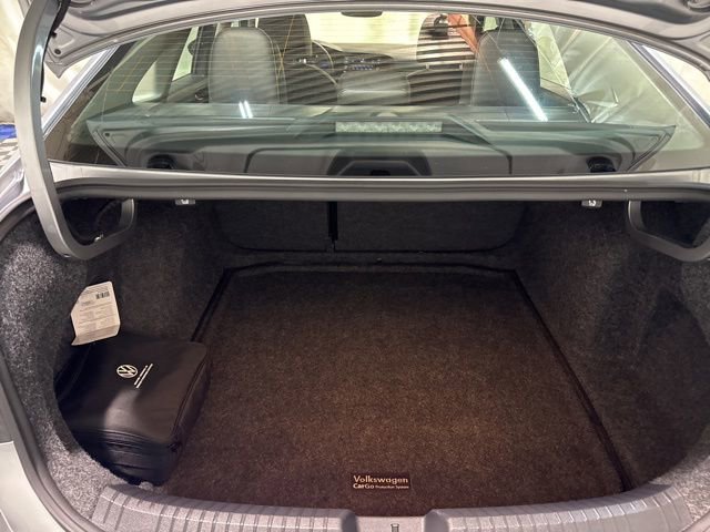 Certified 2023 Volkswagen Jetta SE w/ Panoramic Sunroof Package image 37