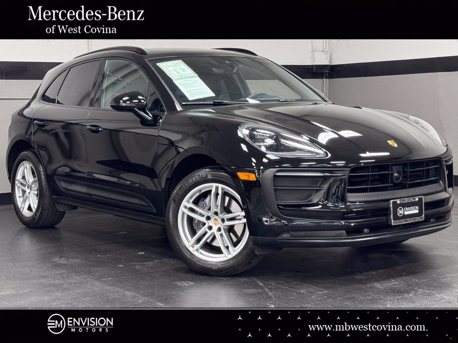 Used 2024 Porsche Macan AWD/4WD image 1