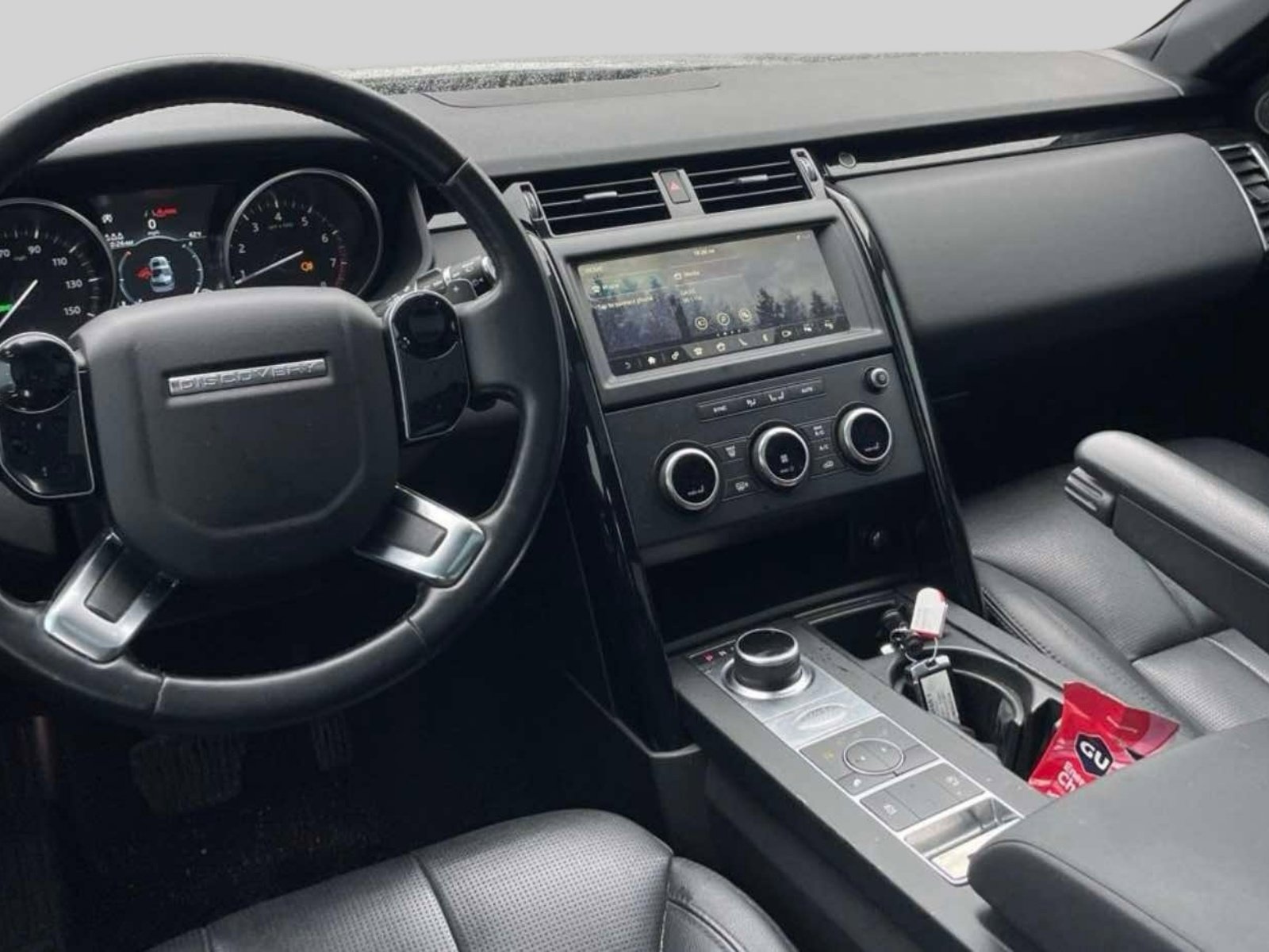 Used 2020 Land Rover Discovery SE image 2