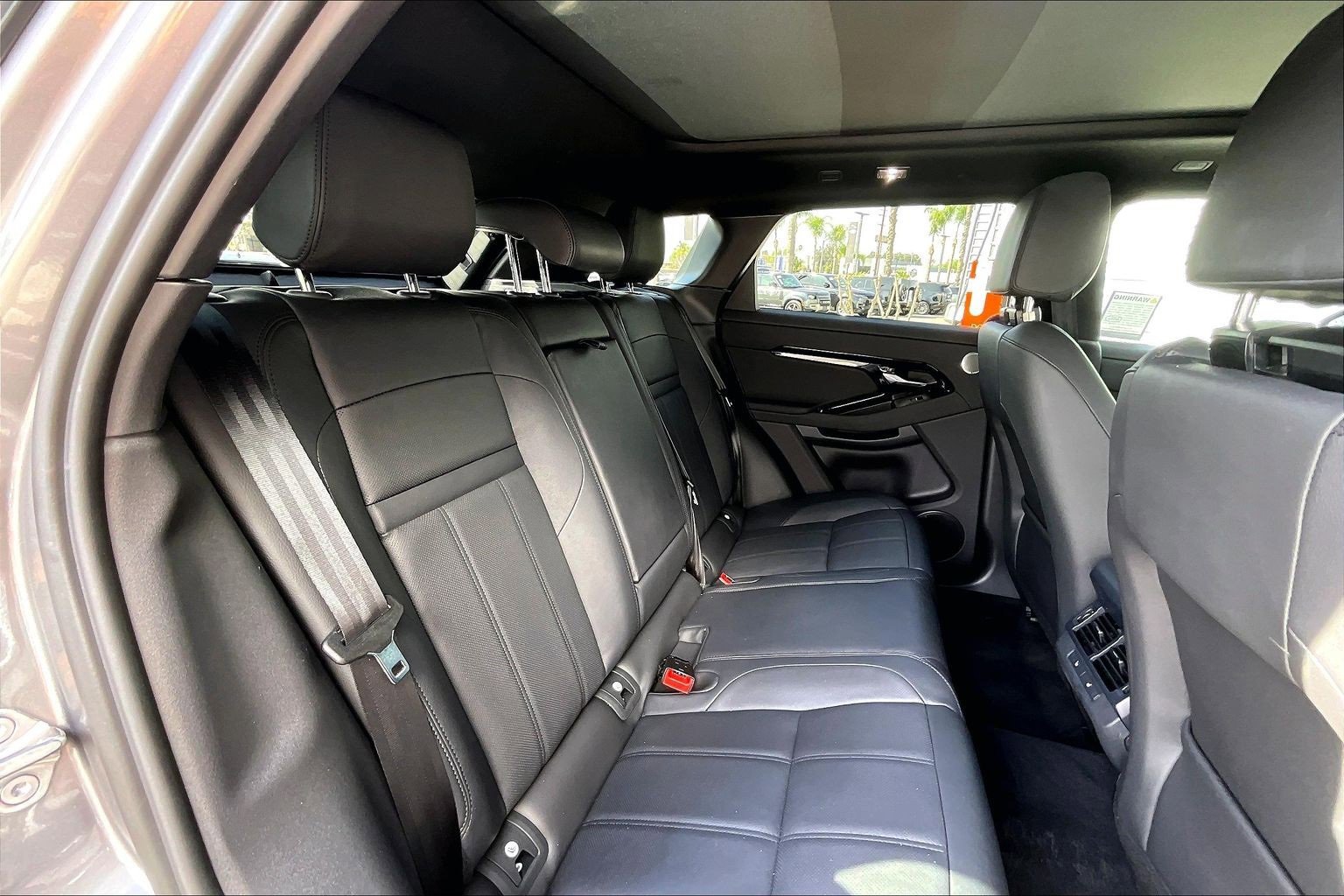 Used 2025 Land Rover Range Rover Evoque Dynamic SE image 27