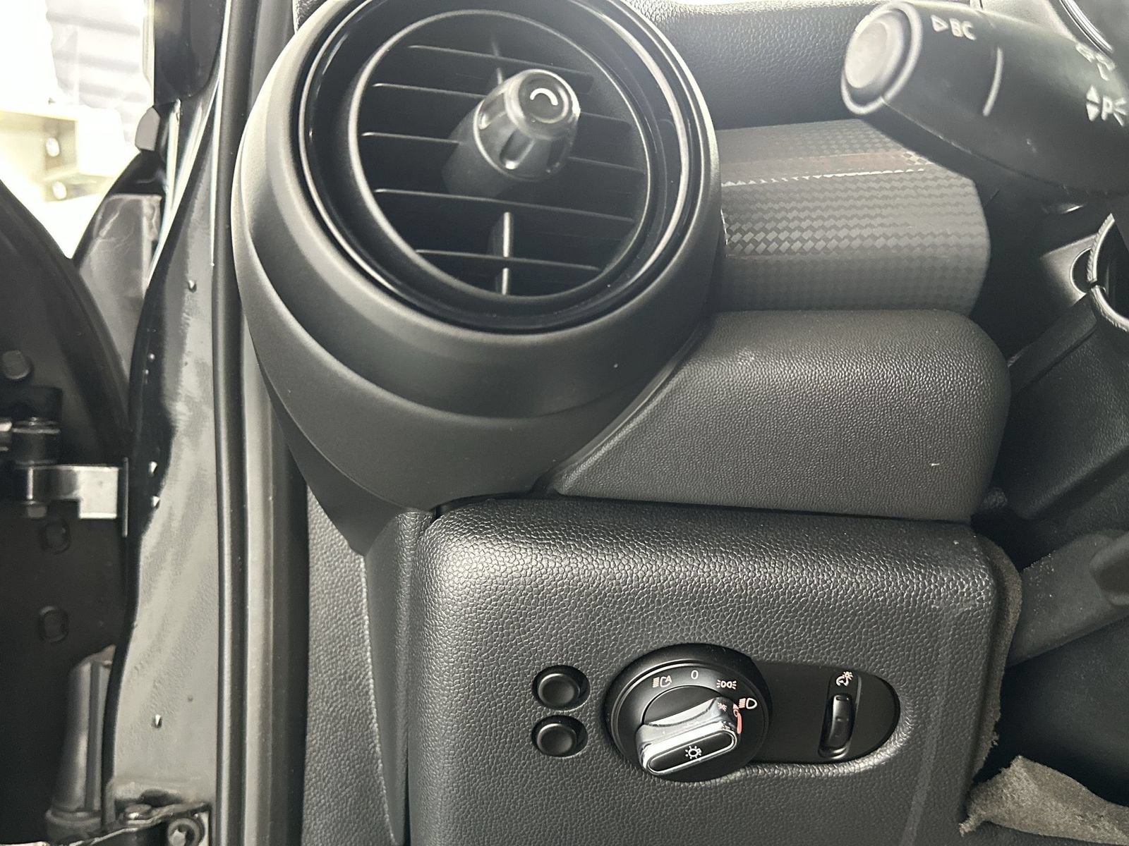 Used 2016 MINI Cooper 4-Door Hardtop FWD image 18