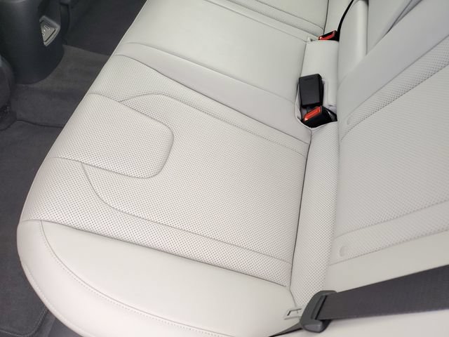 Used 2025 Hyundai Elantra Limited FWD image 14