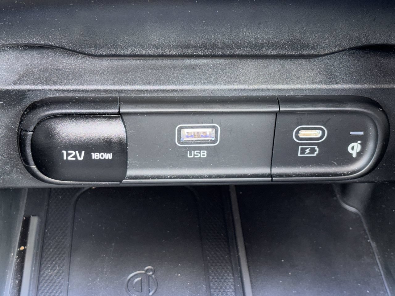 Used 2024 Kia Telluride EX w/ EX Captain's Chair Package FWD image 8