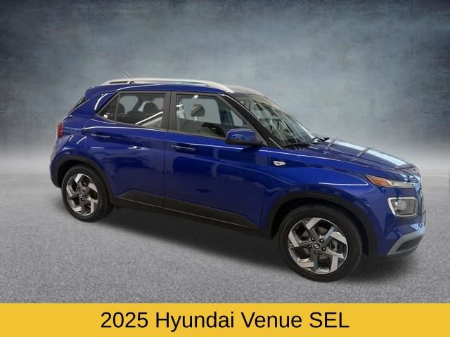 Used 2025 Hyundai Venue SEL video 2