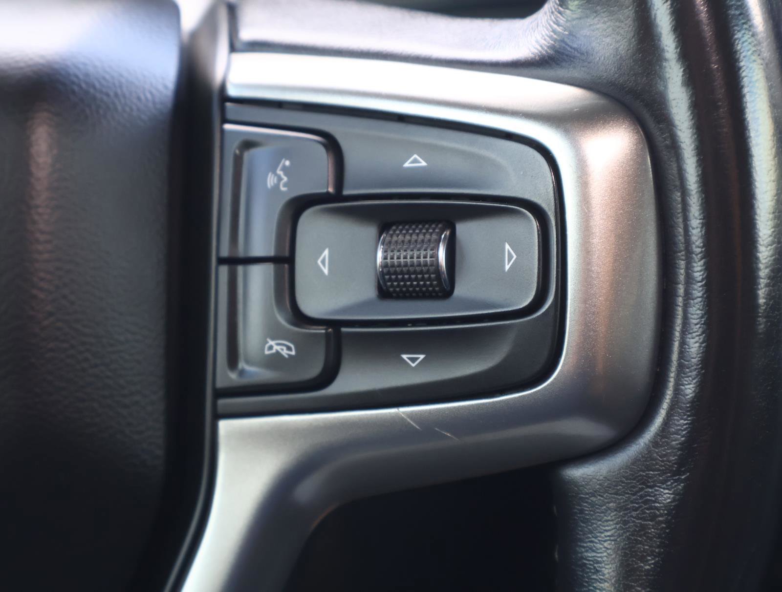 Used 2022 Chevrolet Suburban Z71 w/ Luxury Package image 31