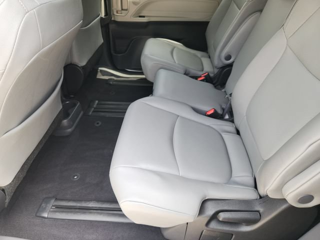 Used 2022 Toyota Sienna XLE FWD image 28