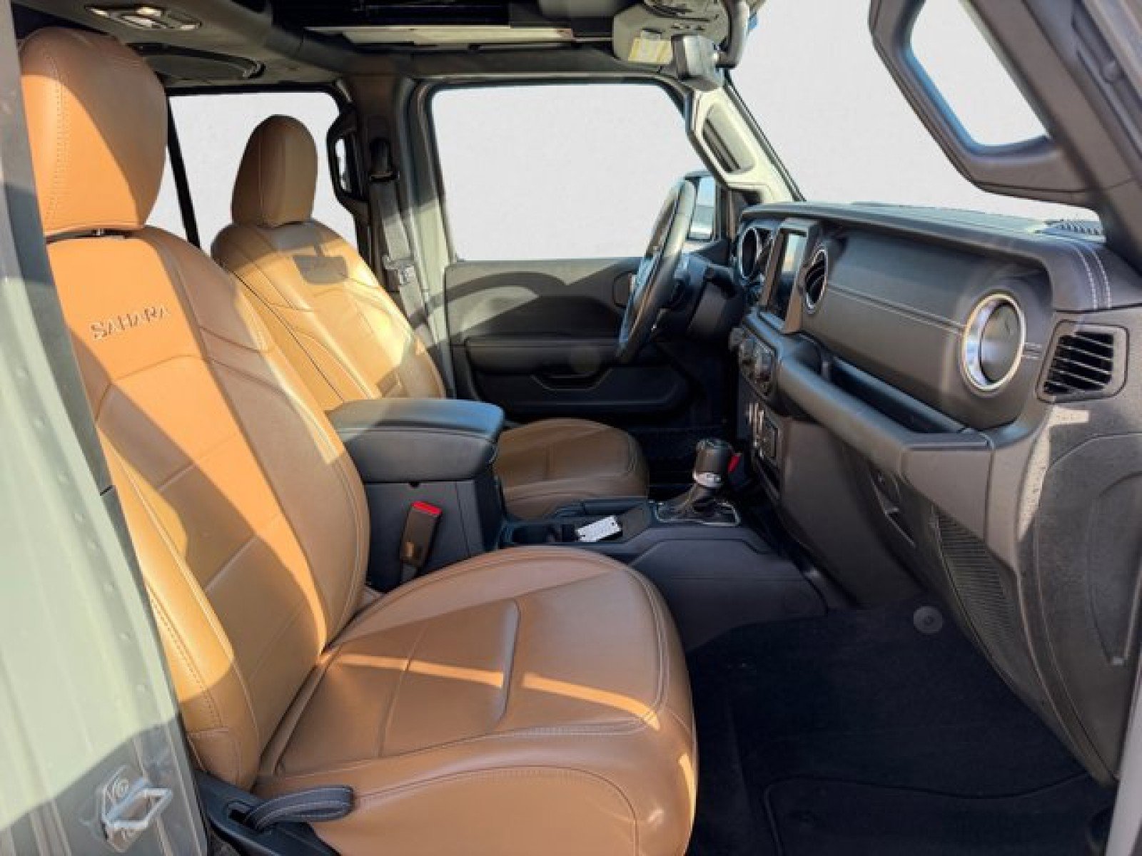 Used 2023 Jeep Wrangler Unlimited Sahara w/ Cold Weather Group image 18