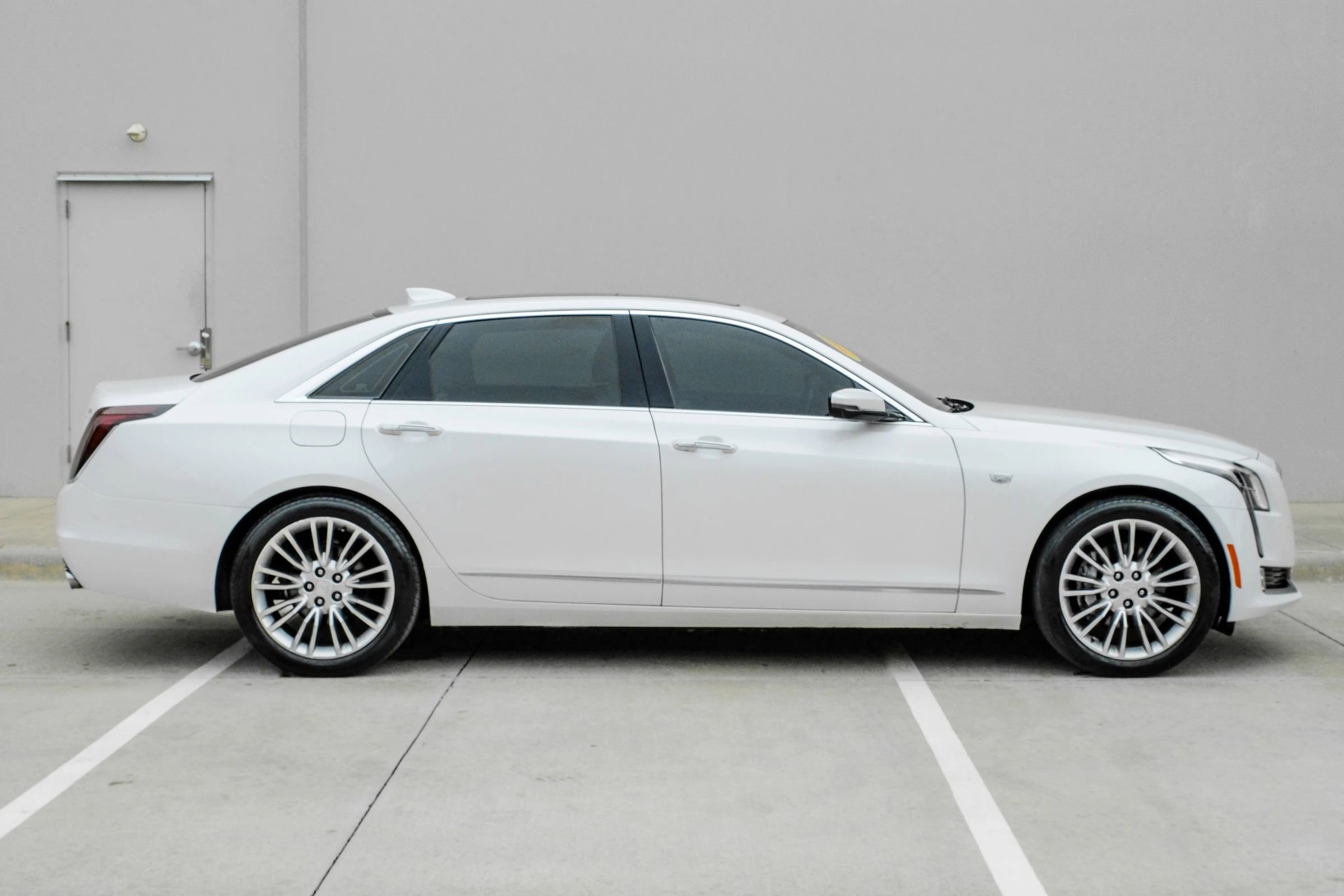 Used 2018 Cadillac CT6 Luxury w/ Active Chassis Package AWD/4WD image 3