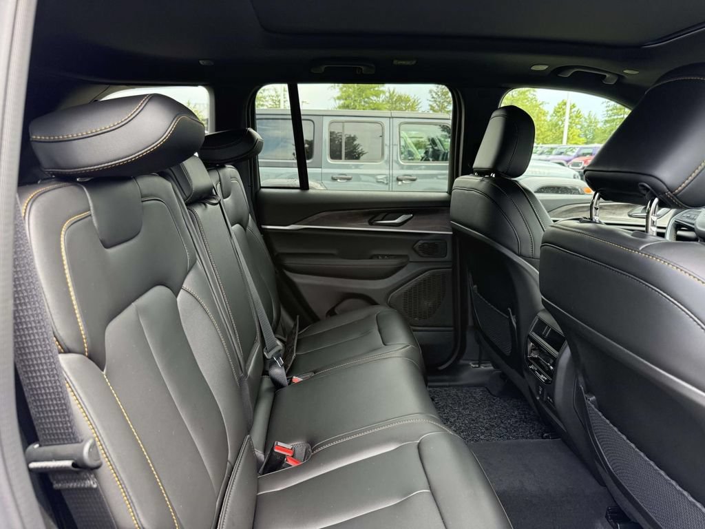 New 2026 Jeep Grand Cherokee Limited AWD/4WD image 16