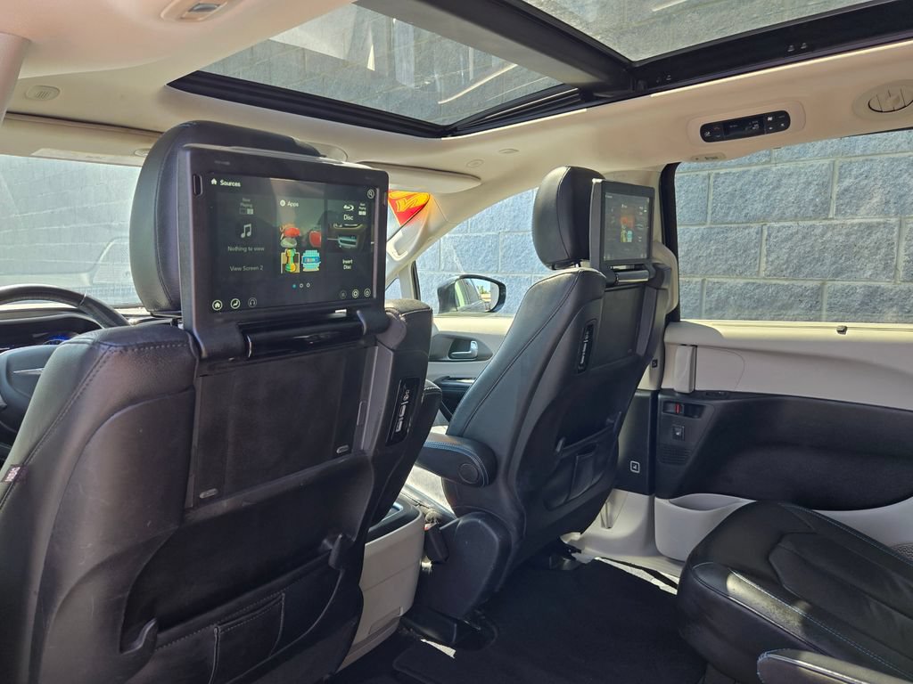 Used 2021 Chrysler Pacifica Touring-L w/ Uconnect Theater Family Group AWD/4WD image 38