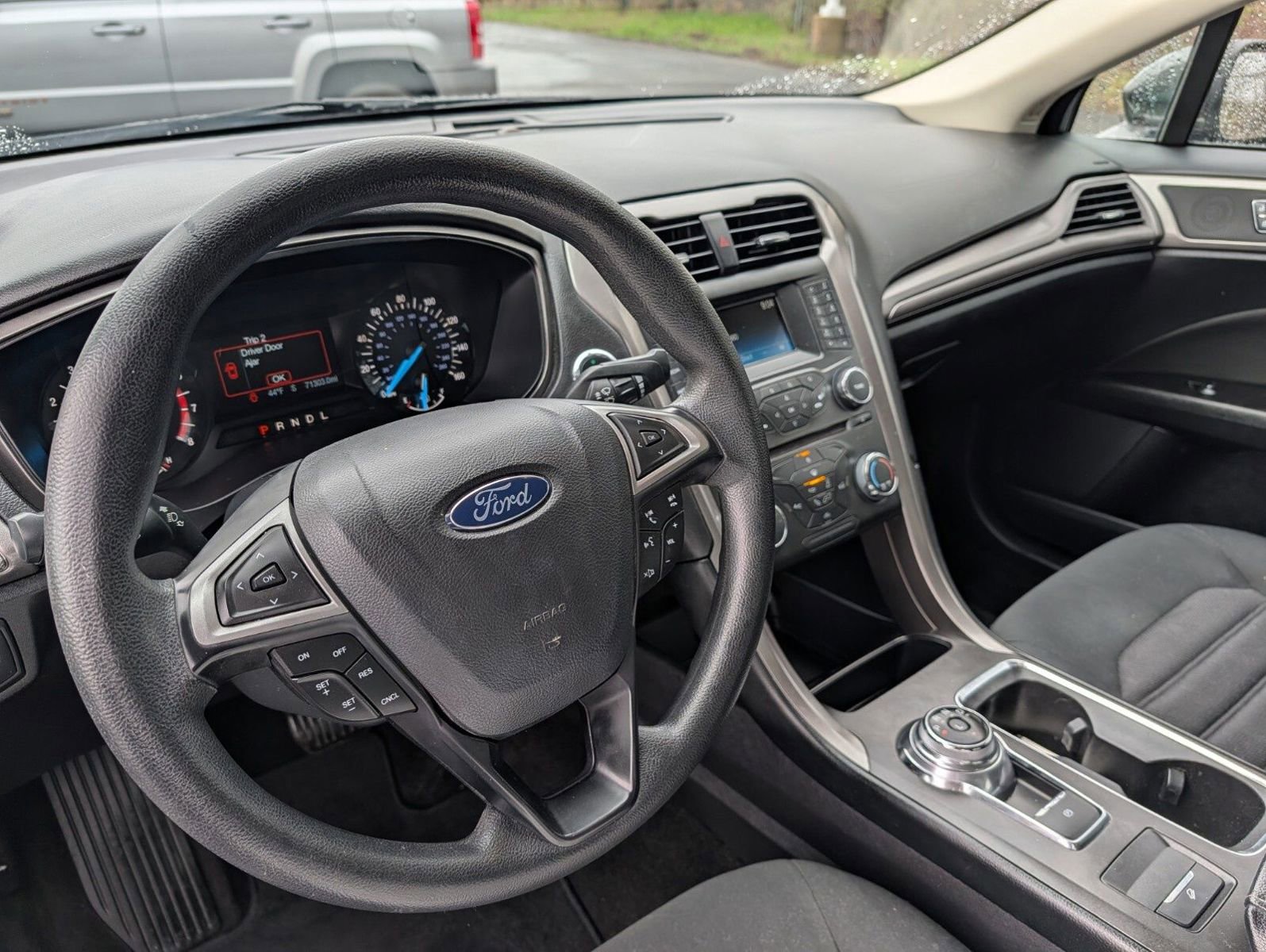 Used 2017 Ford Fusion SE image 24