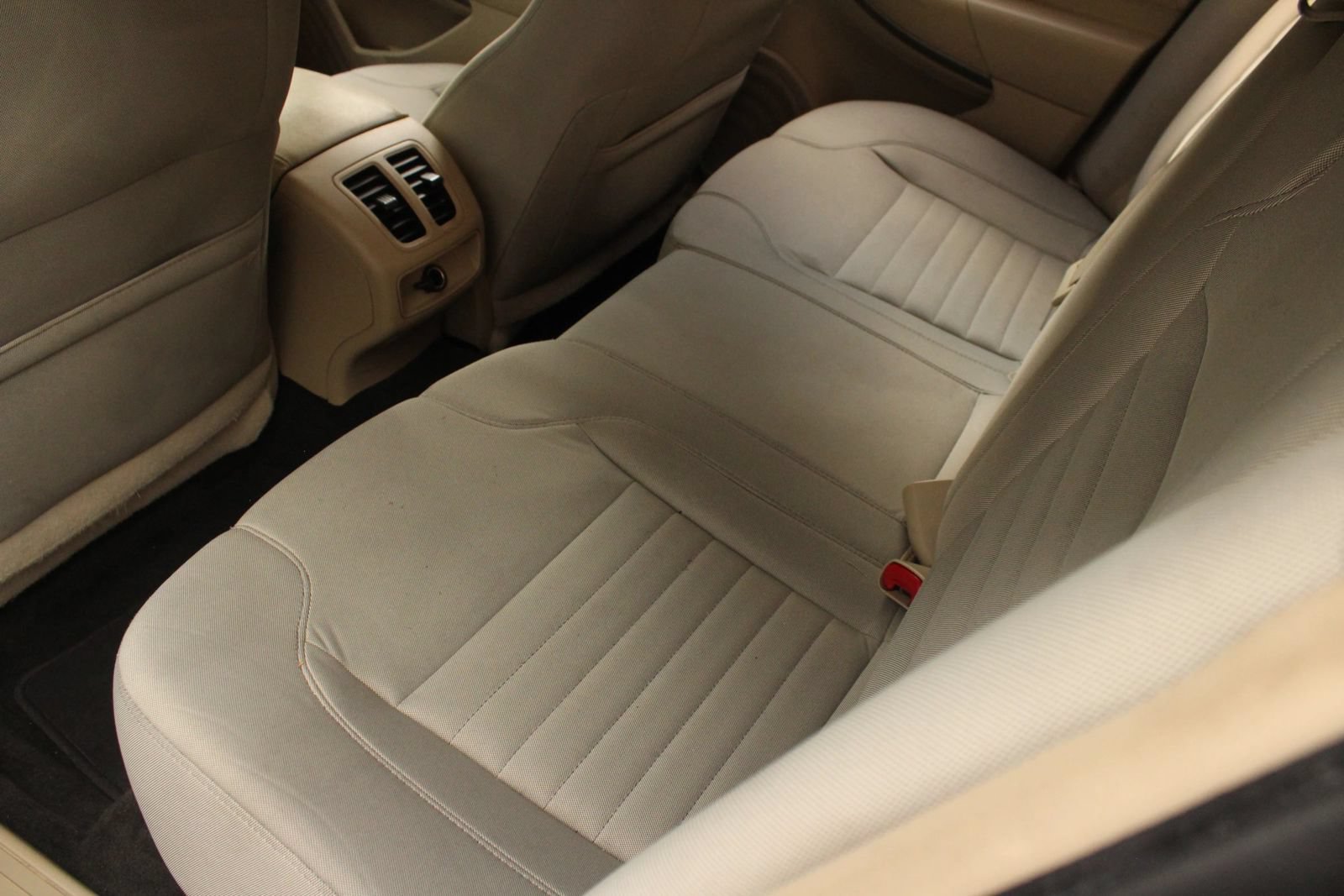 Used 2016 Ford Taurus SE FWD image 20