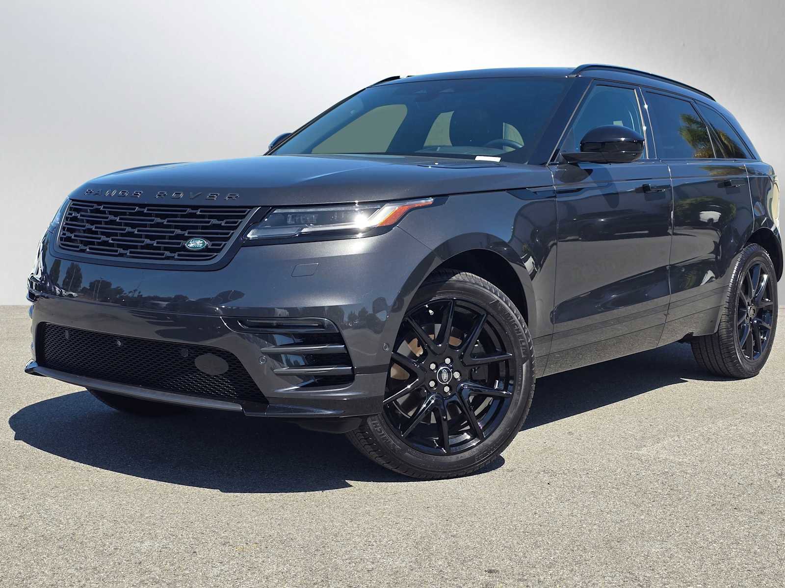 Used 2026 Land Rover Range Rover Velar Dynamic SE image 1