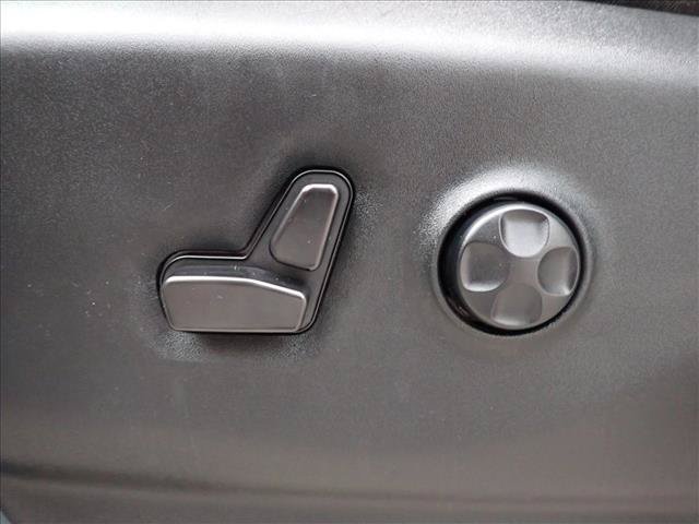 Used 2024 Chrysler Pacifica Touring-L FWD image 14