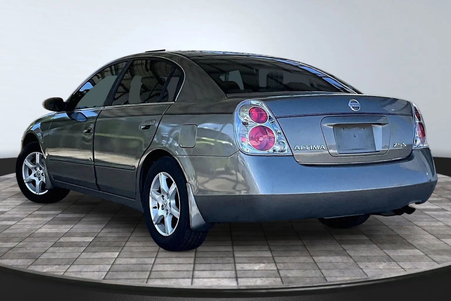 Used 2005 Nissan Altima 2.5 S w/ (F01) Convenience Pkg FWD image 4