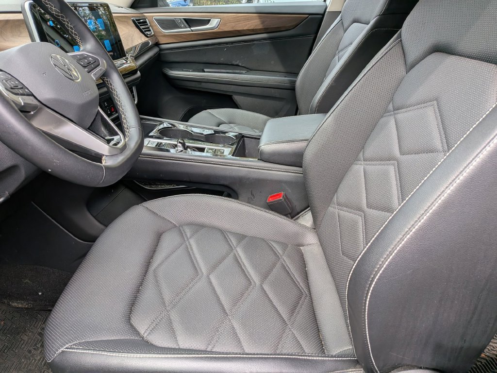 Used 2024 Volkswagen Atlas SE FWD image 12