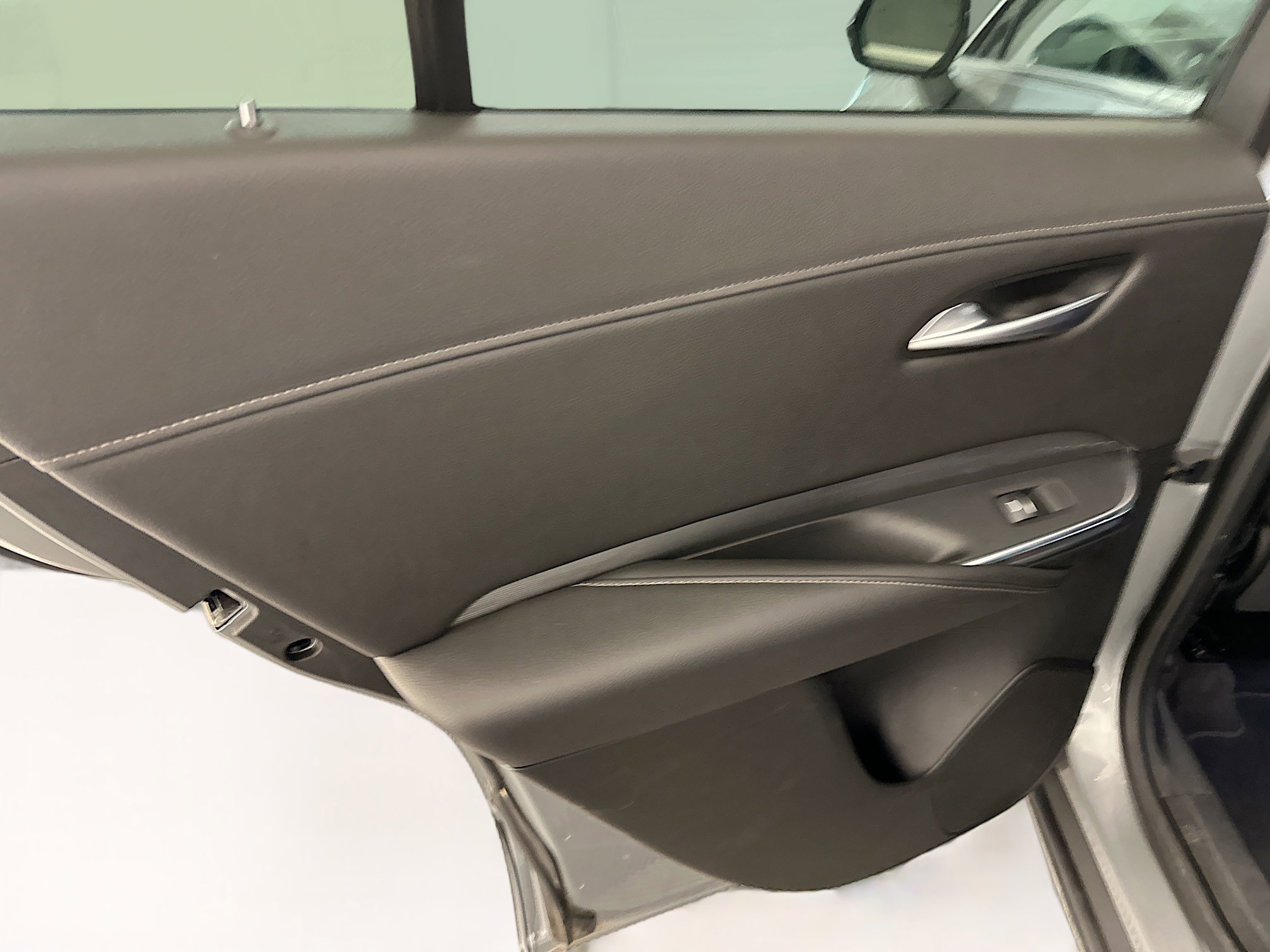 Used 2024 Cadillac XT4 Premium Luxury image 27