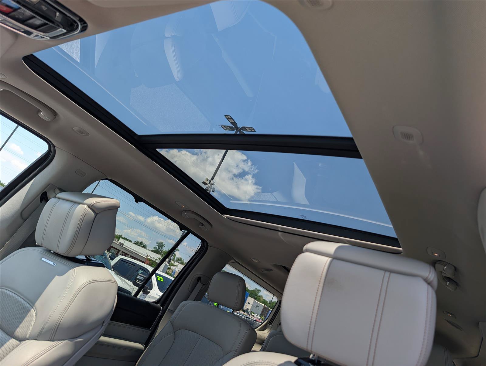 Used 2022 Jeep Grand Wagoneer Series I AWD/4WD image 24