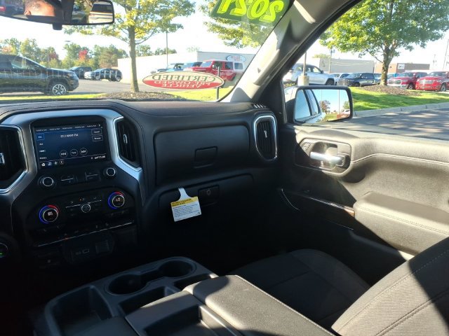 Used 2021 Chevrolet Silverado 1500 LT AWD/4WD image 12