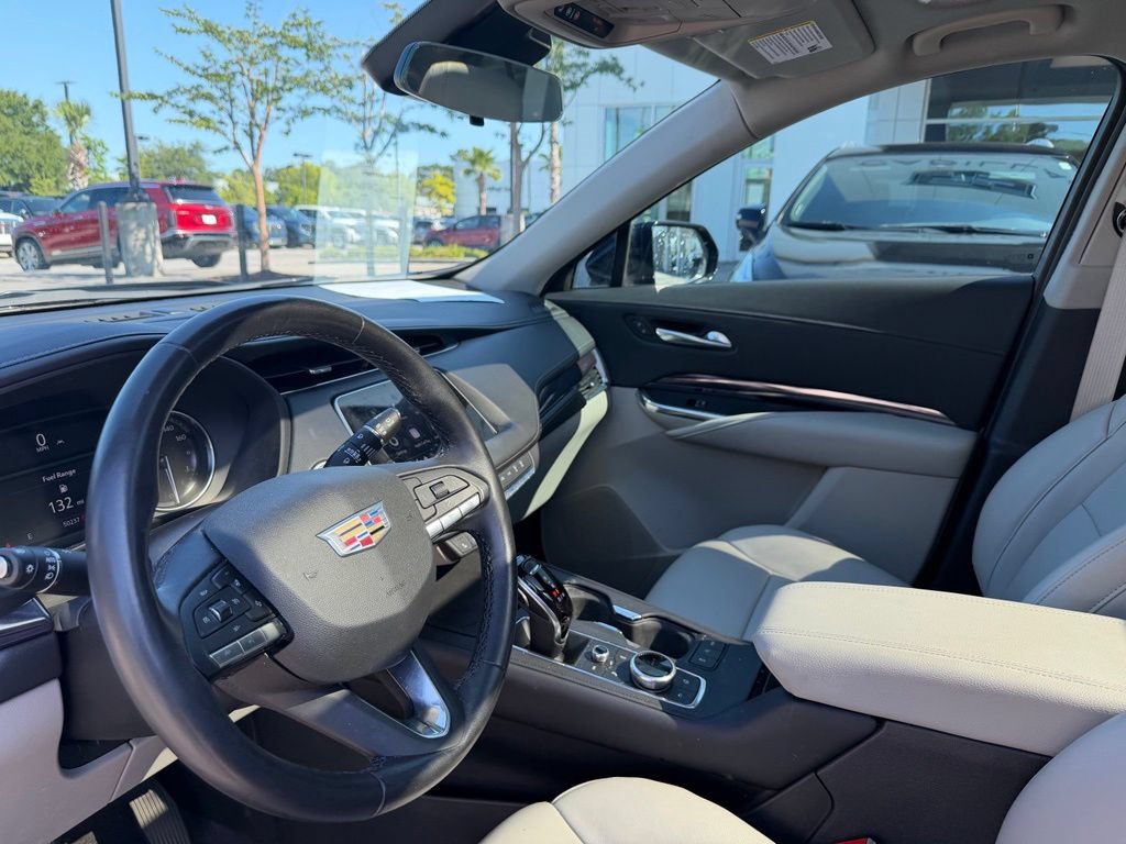 Used 2023 Cadillac XT4 Luxury w/ Cold Weather Package FWD image 12