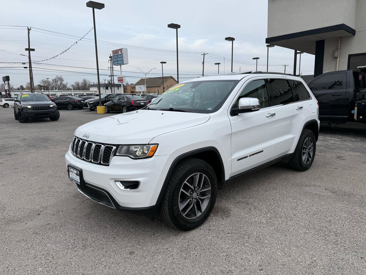 Used 2017 Jeep Grand Cherokee Limited w/ Trailer Tow Group IV image 2