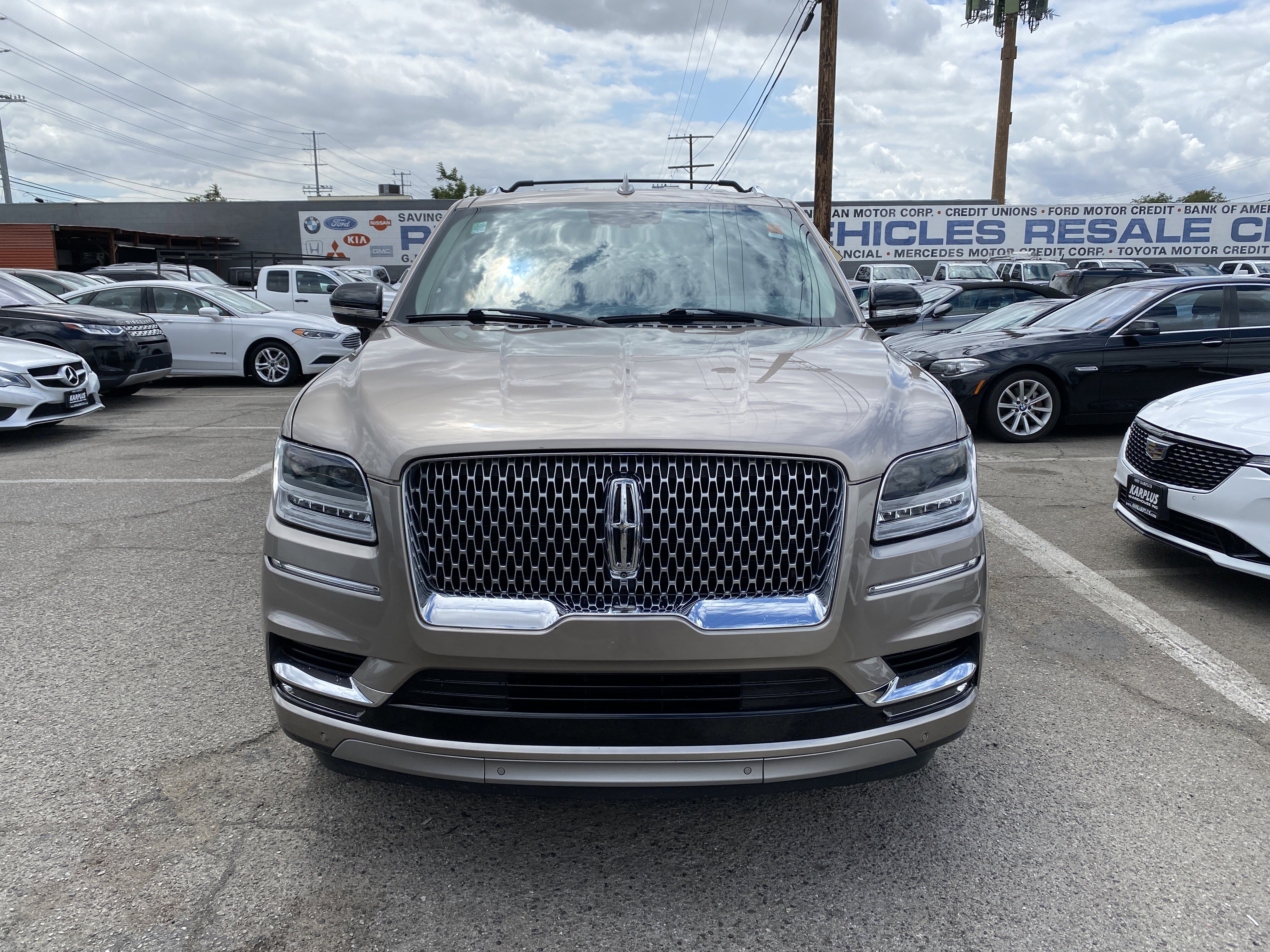 Used 2019 Lincoln Navigator Select w/ Cargo Package RWD image 3