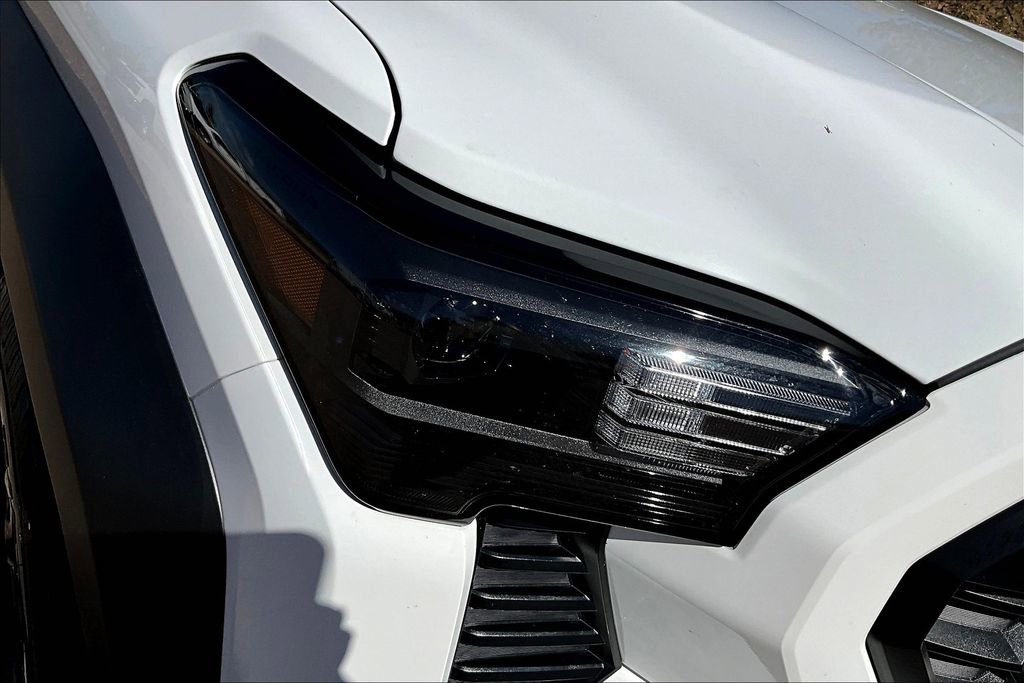 Used 2024 Toyota Tacoma TRD Off-Road image 32