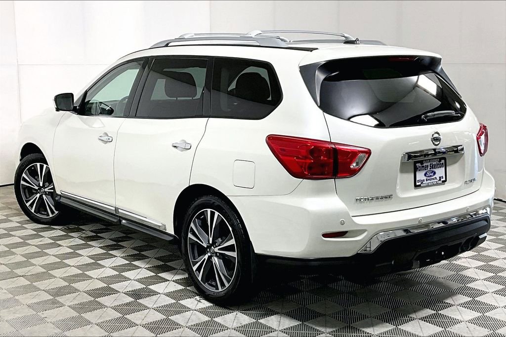Used 2018 Nissan Pathfinder Platinum image 11