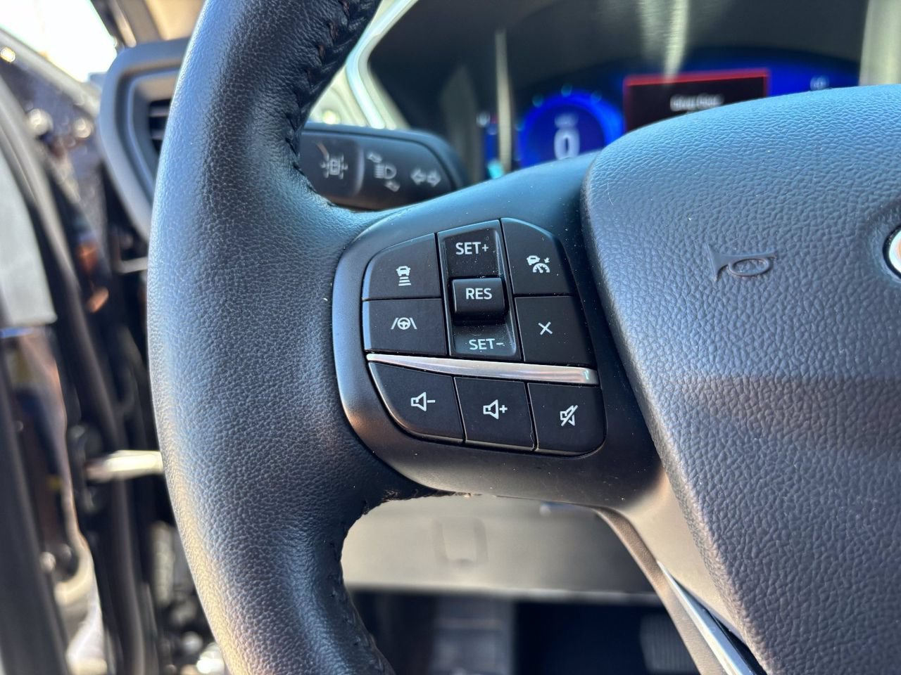 Used 2020 Ford Escape Titanium w/ Titanium Premium Package 2.0 AWD/4WD image 26