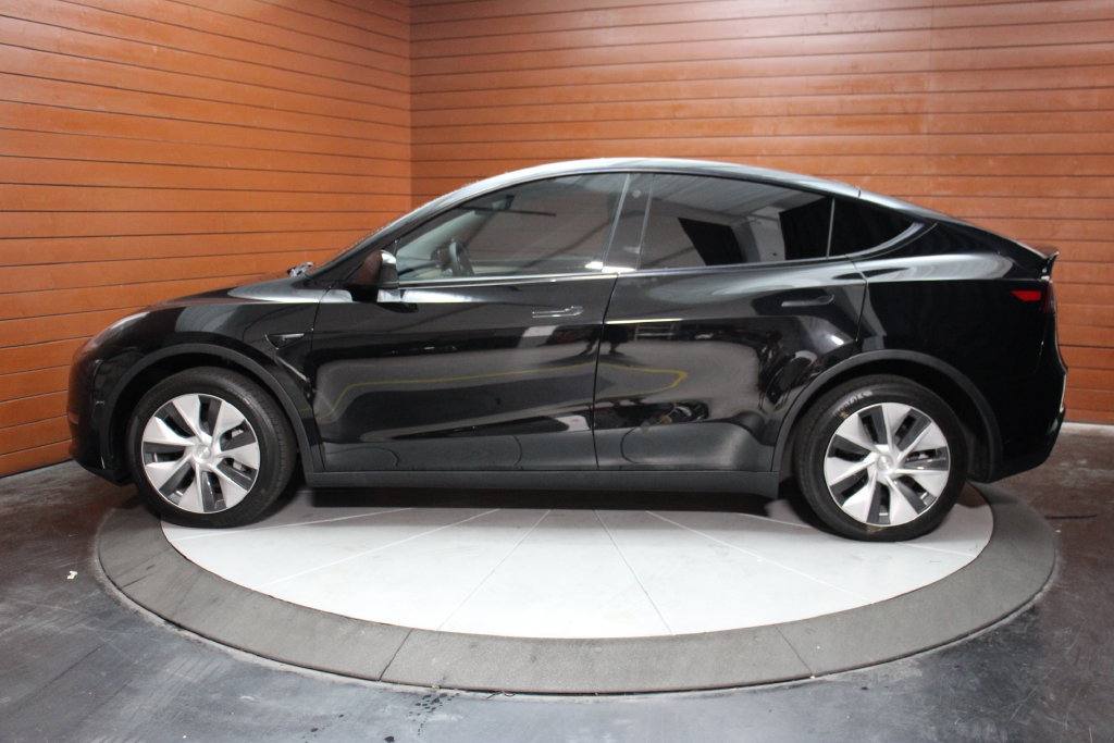 Used 2023 Tesla Model Y Long Range AWD/4WD image 30
