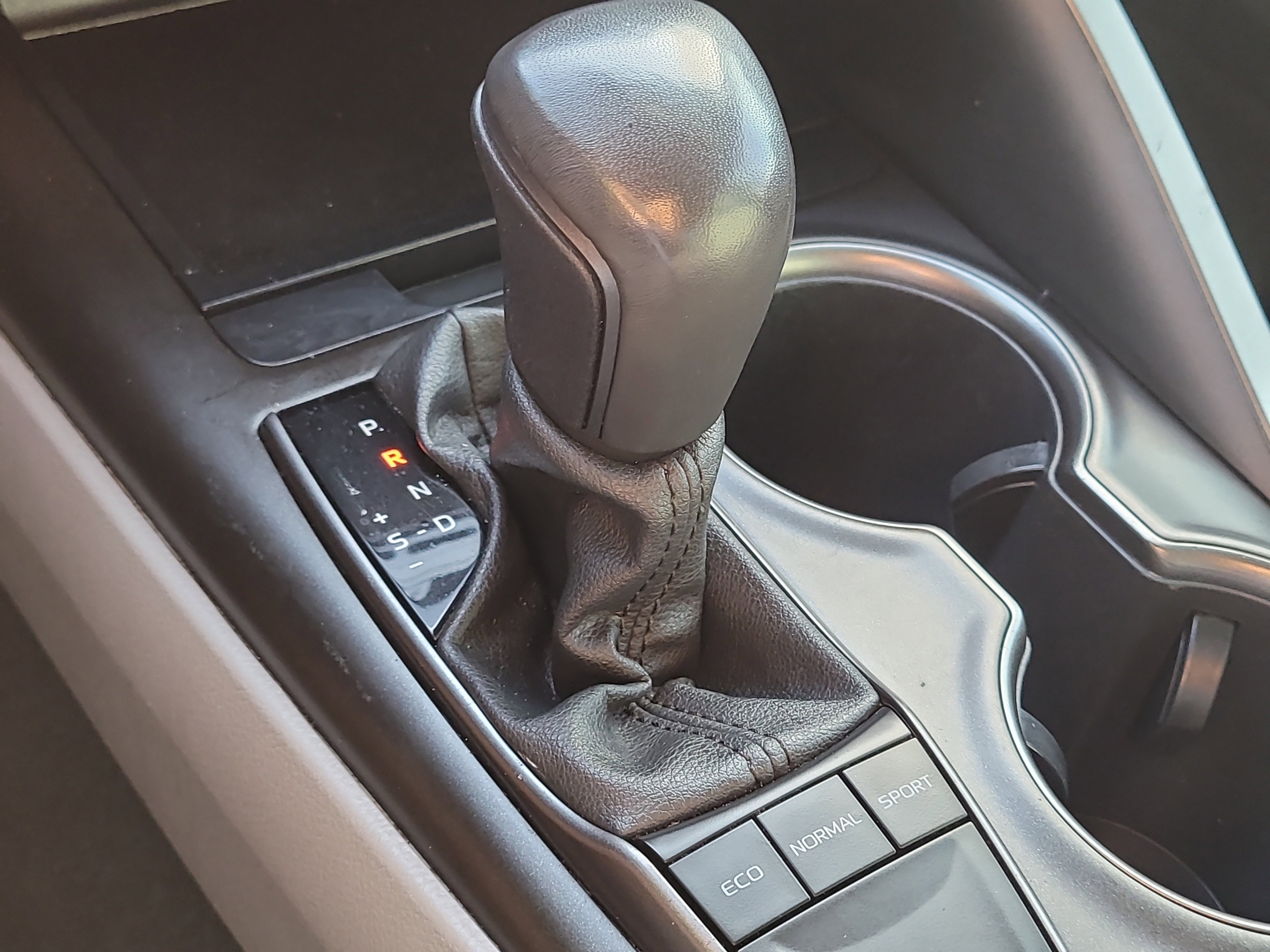 Used 2024 Toyota Camry SE w/ Convenience Package image 25