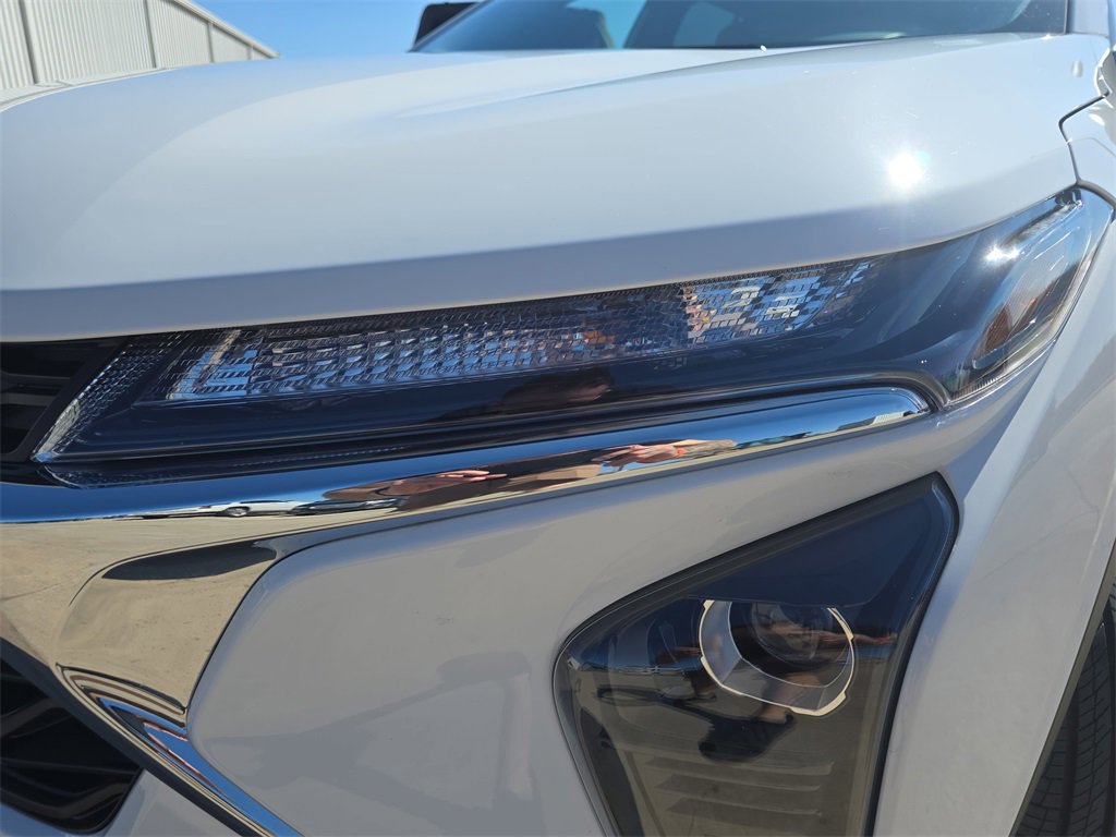 Used 2025 Chevrolet Trax LS image 30