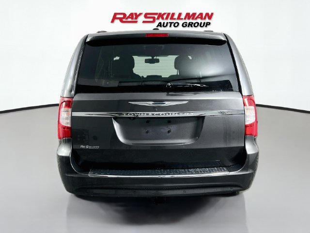 Used 2015 Chrysler Town & Country Touring-L w/ Driver Convenience Group FWD image 6
