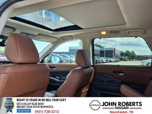 Used 2024 Nissan Pathfinder Platinum FWD image 10