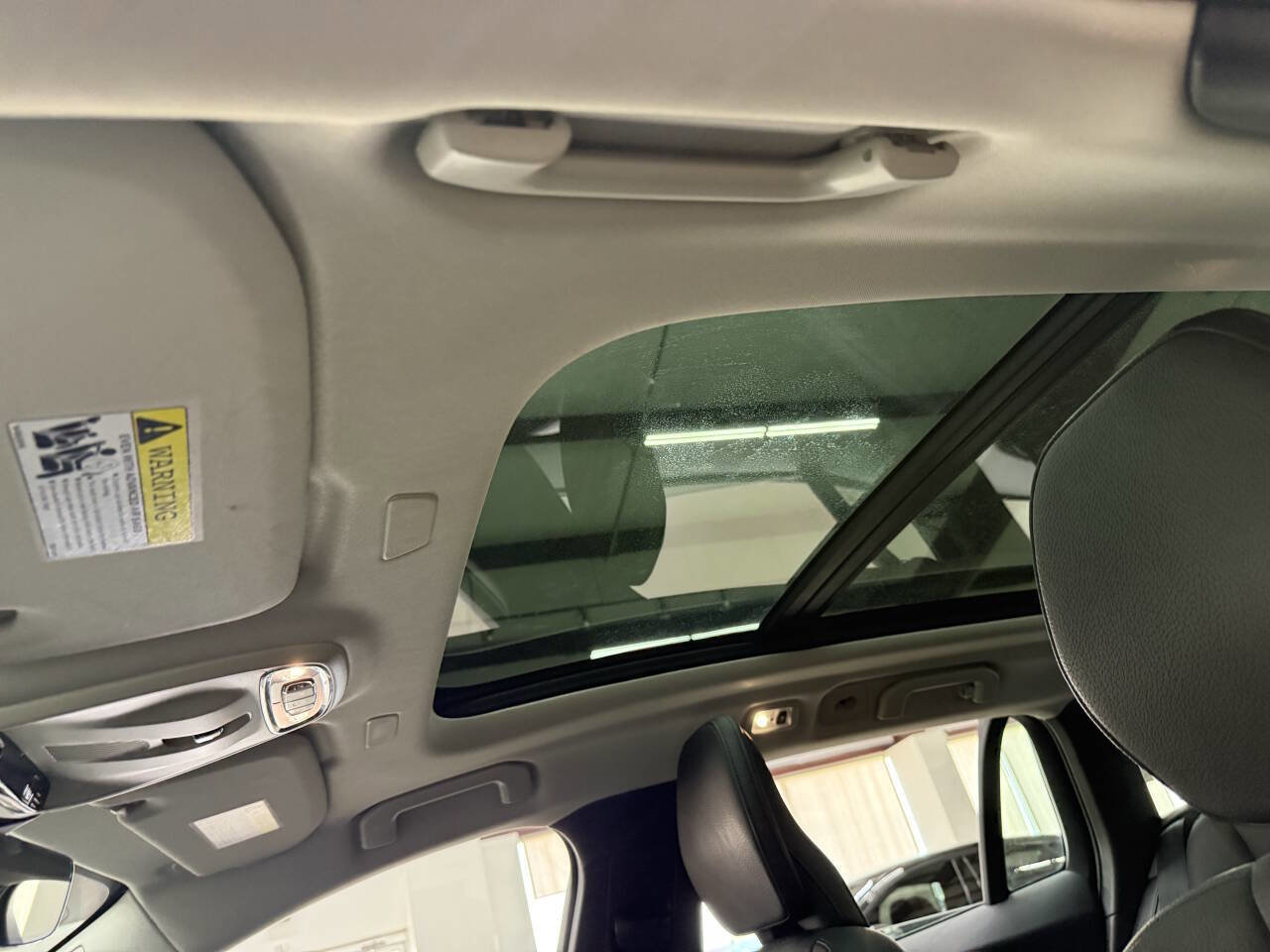 Used 2020 Volvo V60 T5 Momentum image 30
