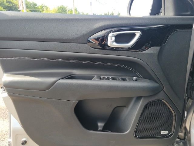 Used 2024 Jeep Compass Latitude w/ Sun and Sound Group image 14