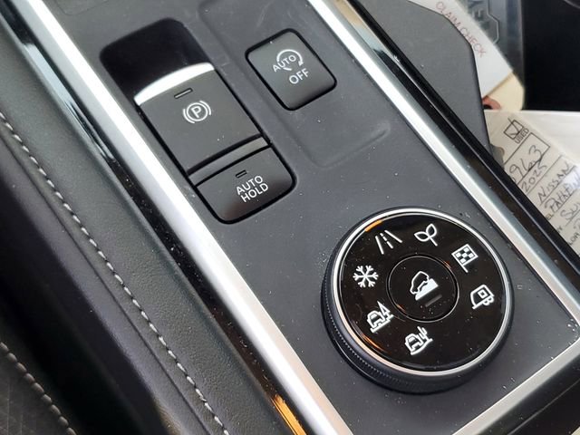 Used 2025 Nissan Pathfinder SV w/ SV Premium Package AWD/4WD image 20