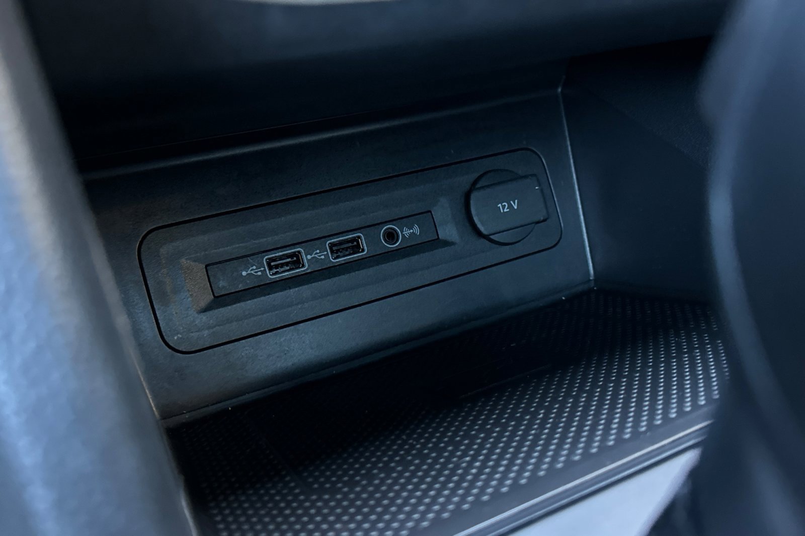 Used 2020 Volkswagen Atlas Cross Sport SE w/ Panoramic Sunroof Package image 30