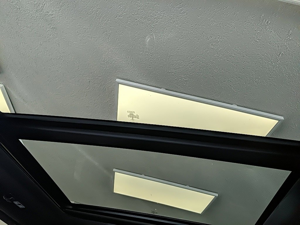 Certified 2022 Ford F350 Lariat w/ Black Appearance Package image 22