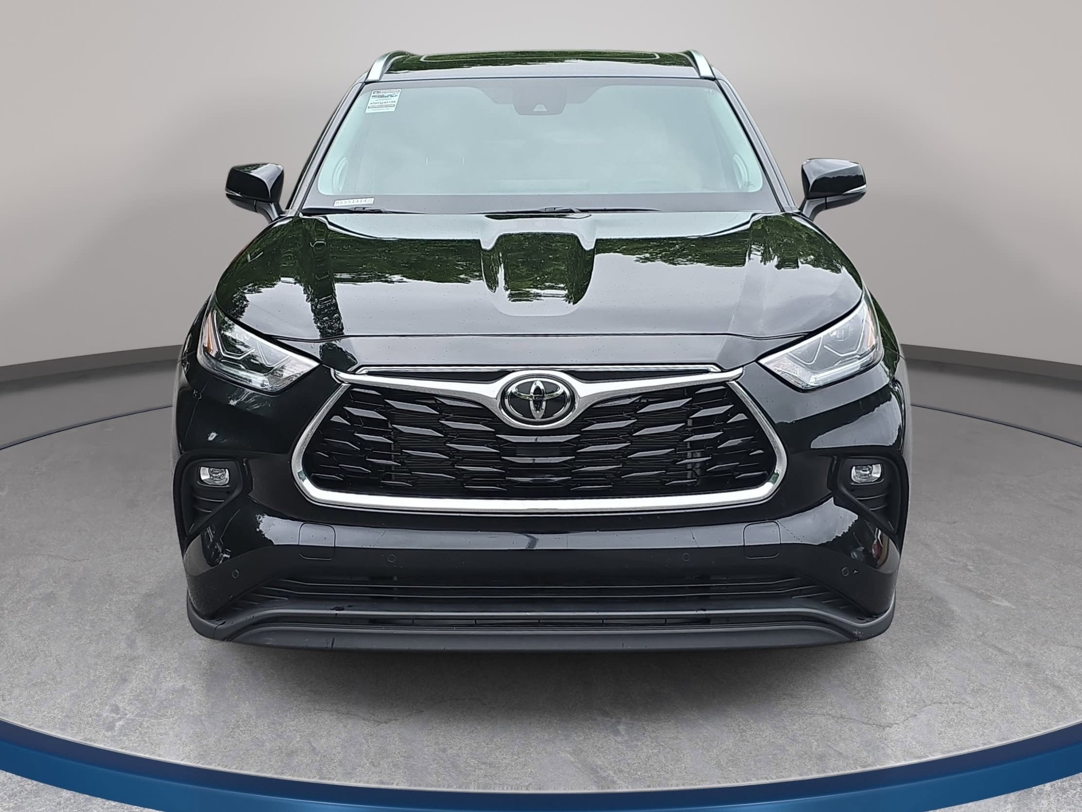 Used 2024 Toyota Highlander Limited AWD/4WD image 2