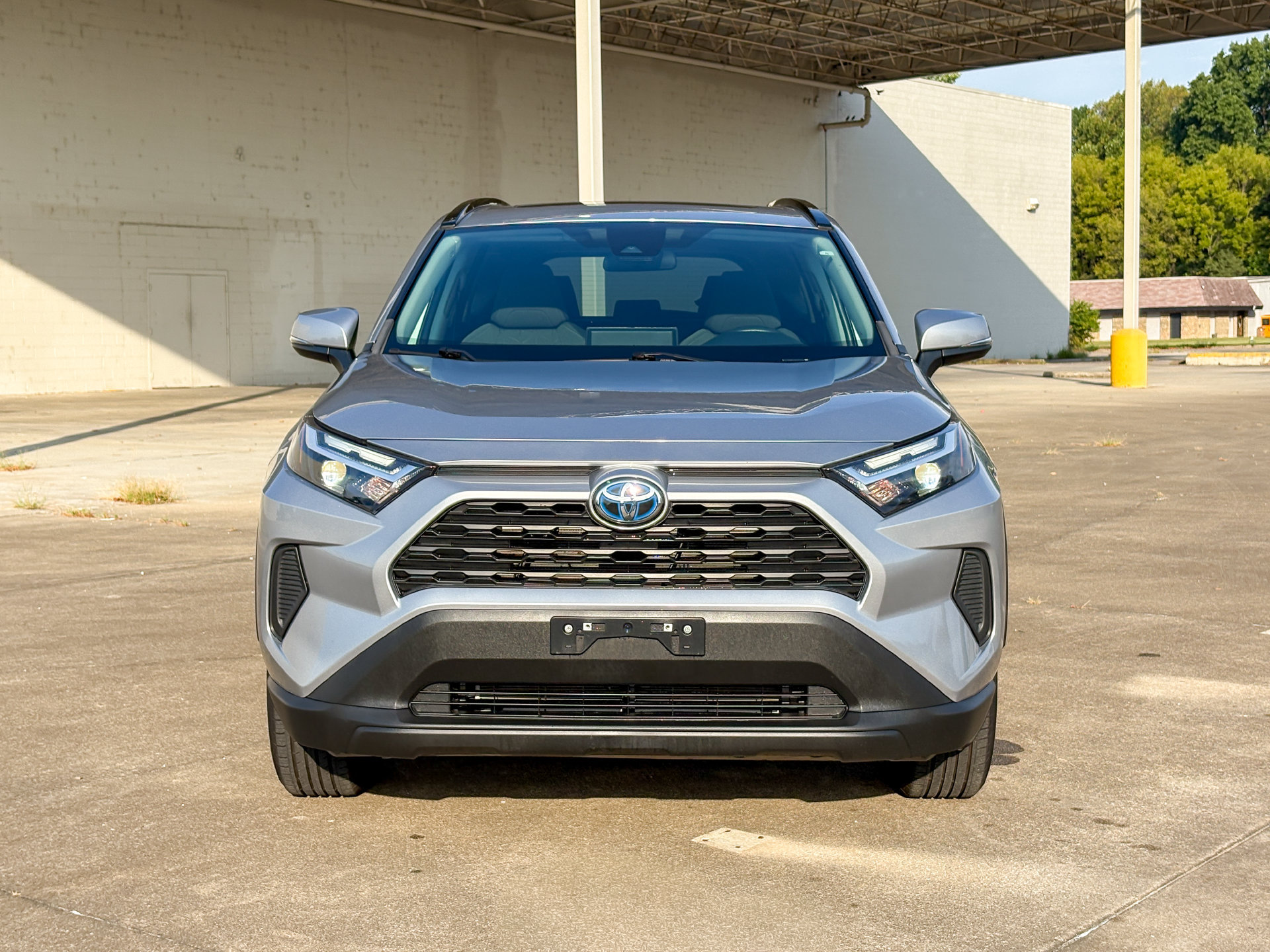 Used 2022 Toyota RAV4 XLE w/ Convenience Package AWD/4WD image 4