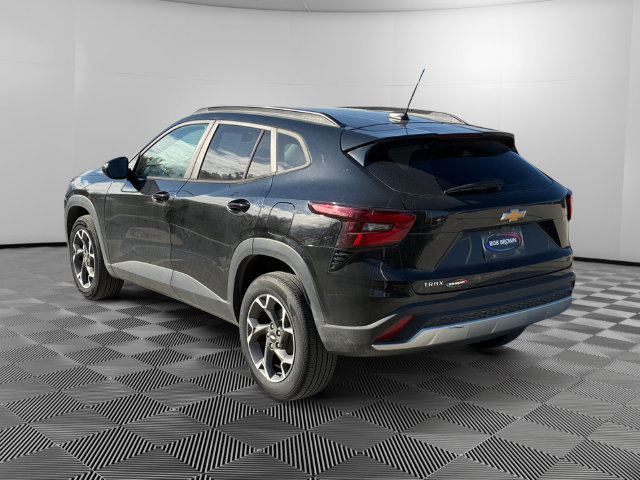 Certified 2024 Chevrolet Trax LT w/ Driver Confidence Package FWD image 3